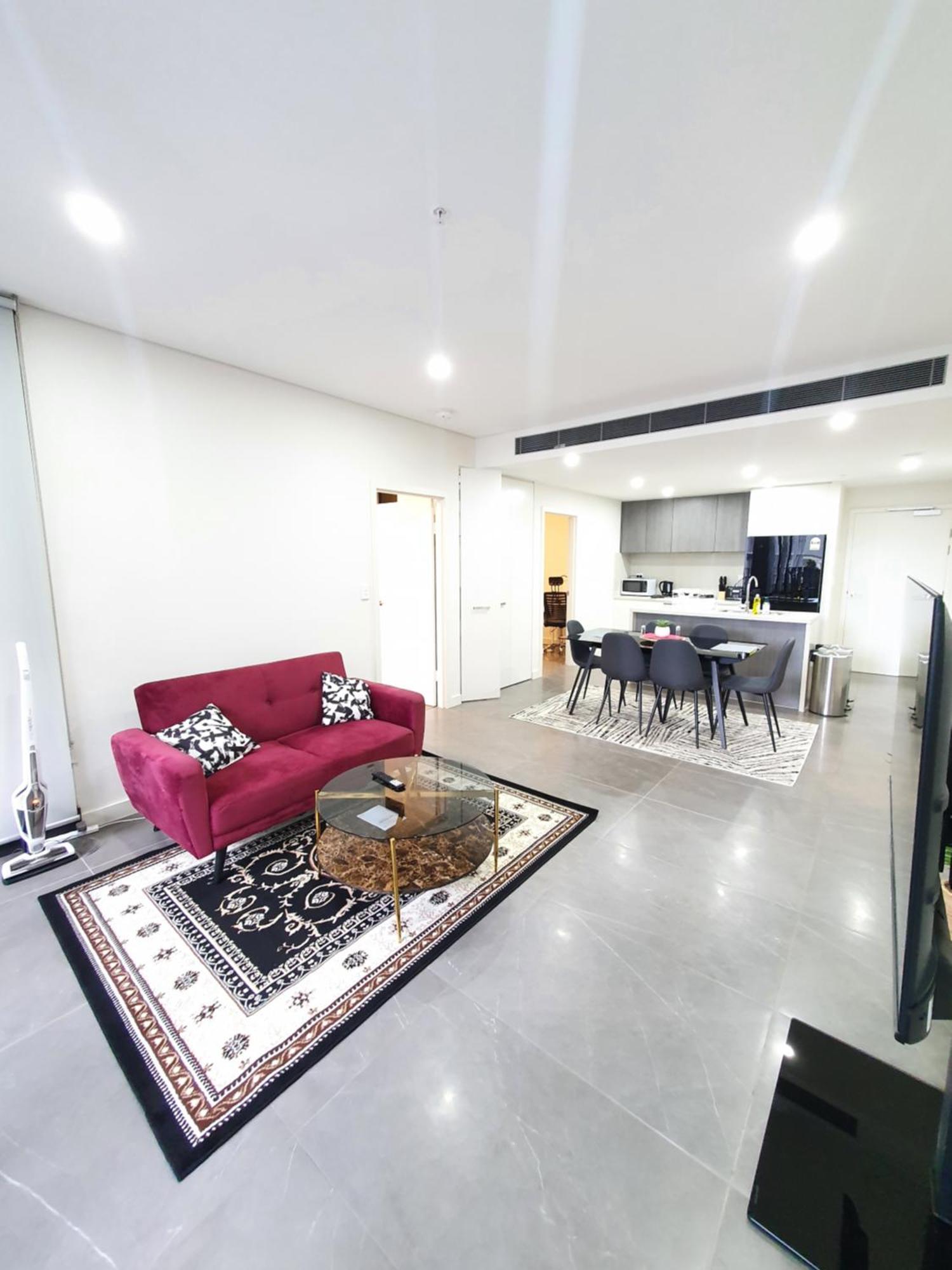 Accor Stadium Luxury - 3 Bed 2 Baths, Sleeps 6, Pool, Parking If Available- No Parties Apartment *